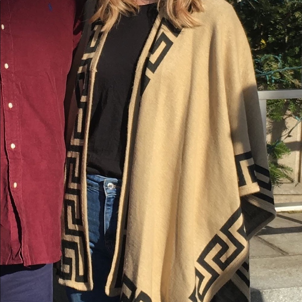 Aztec Print Poncho - Picture 2 of 5